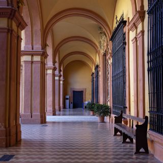Loading...